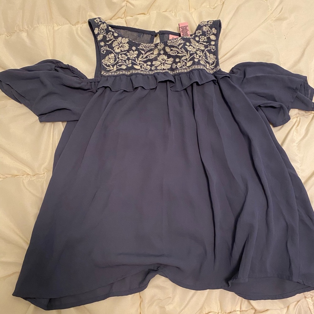cold shoulder tee